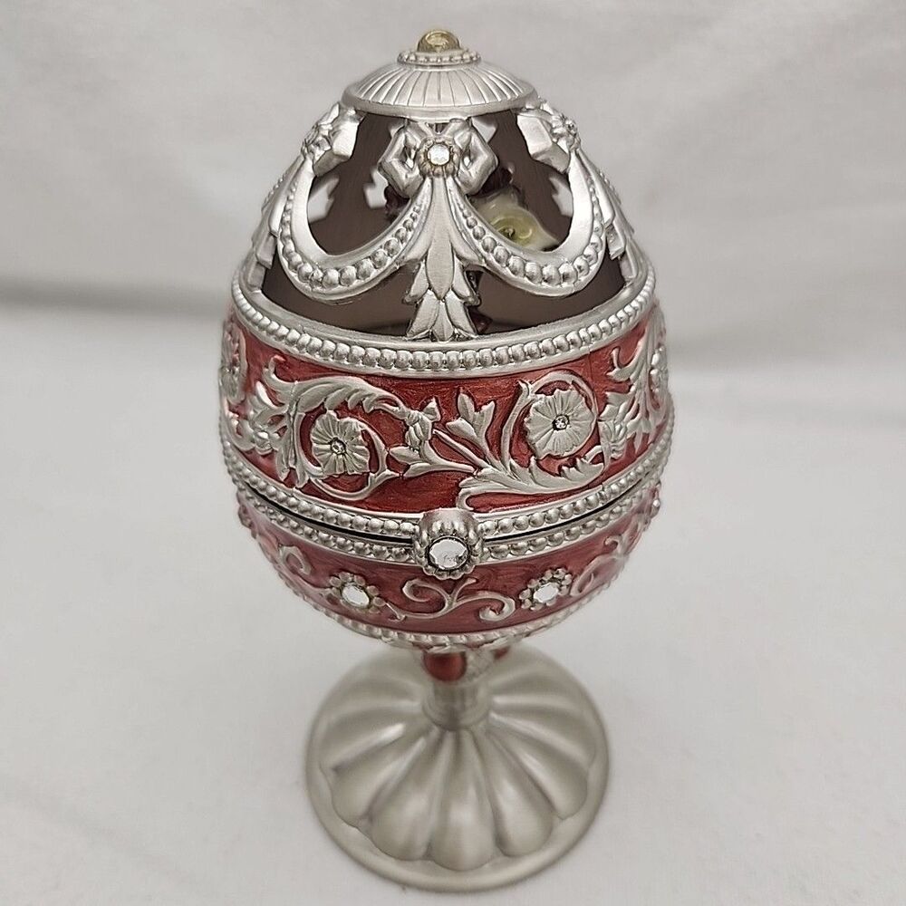 Musical Egg Jane Seymour St. Catherine’s Court Collection Rotating Rose Bouquet